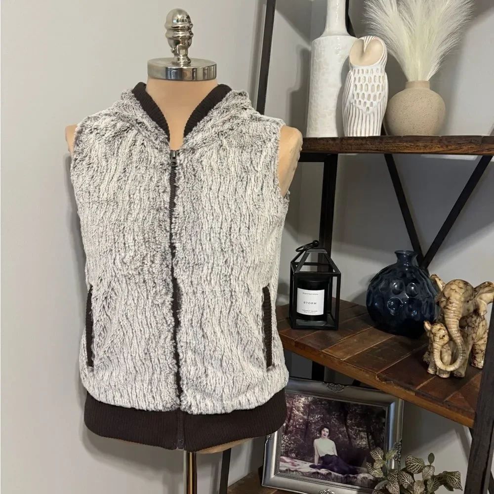 Patagonia Conejo Women’s Small Vest Hooded Full Zip Faux Fur Fleece Pockets